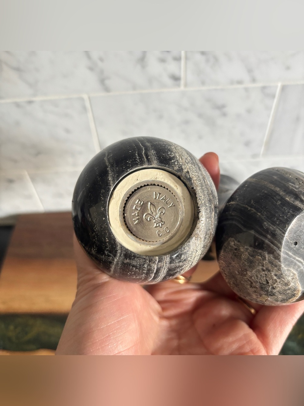 Vintage Italian Marble / Onyx Stone and Brass Salt and Pepper Mill Set - Picture 8 of 13